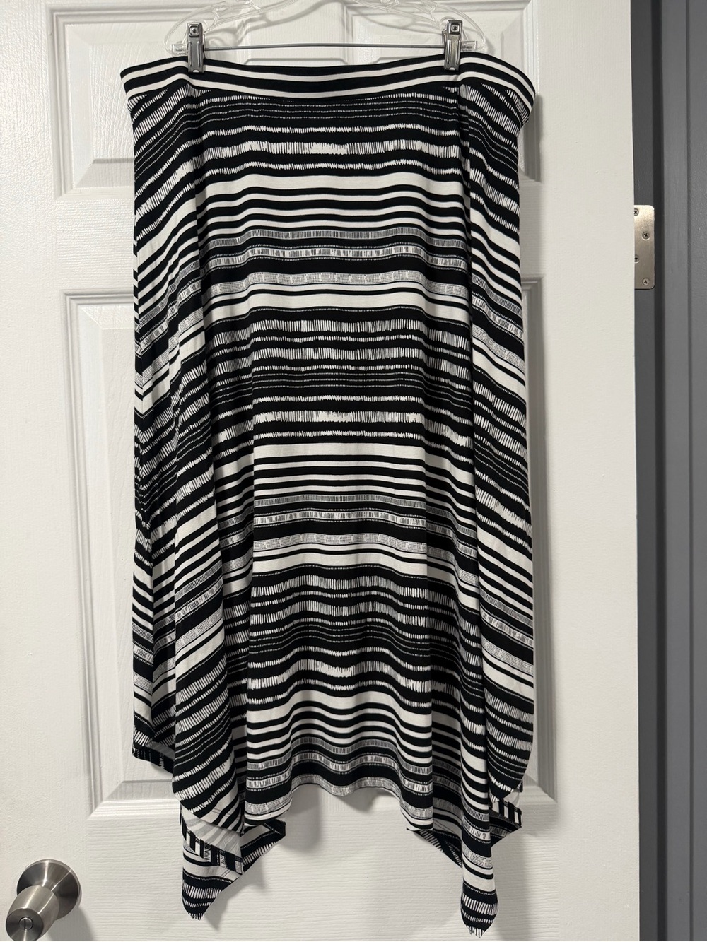 Chico’s Size 16/18 Black White Striped Handkerchief Hem Midi Skirt Stretch